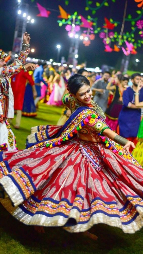 garba is also traditional art forms of delhi which is hown in this picture