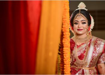 5 Best Shops in Chandni Chowk for Lehenga: Your Guide to Stunning Bridal Attire 1 bride wearing a Lehenga and jewelry of chandni chowk