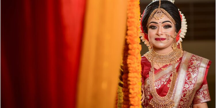 bride wearing a Lehenga and jewelry of chandni chowk